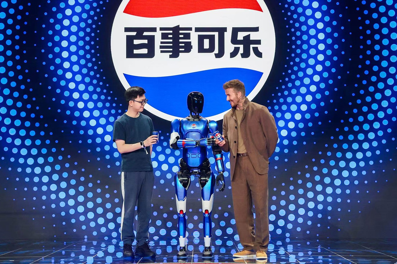 galaxy银河机器人携手百事中国共创“百事蓝宝” 共燃渴望新章